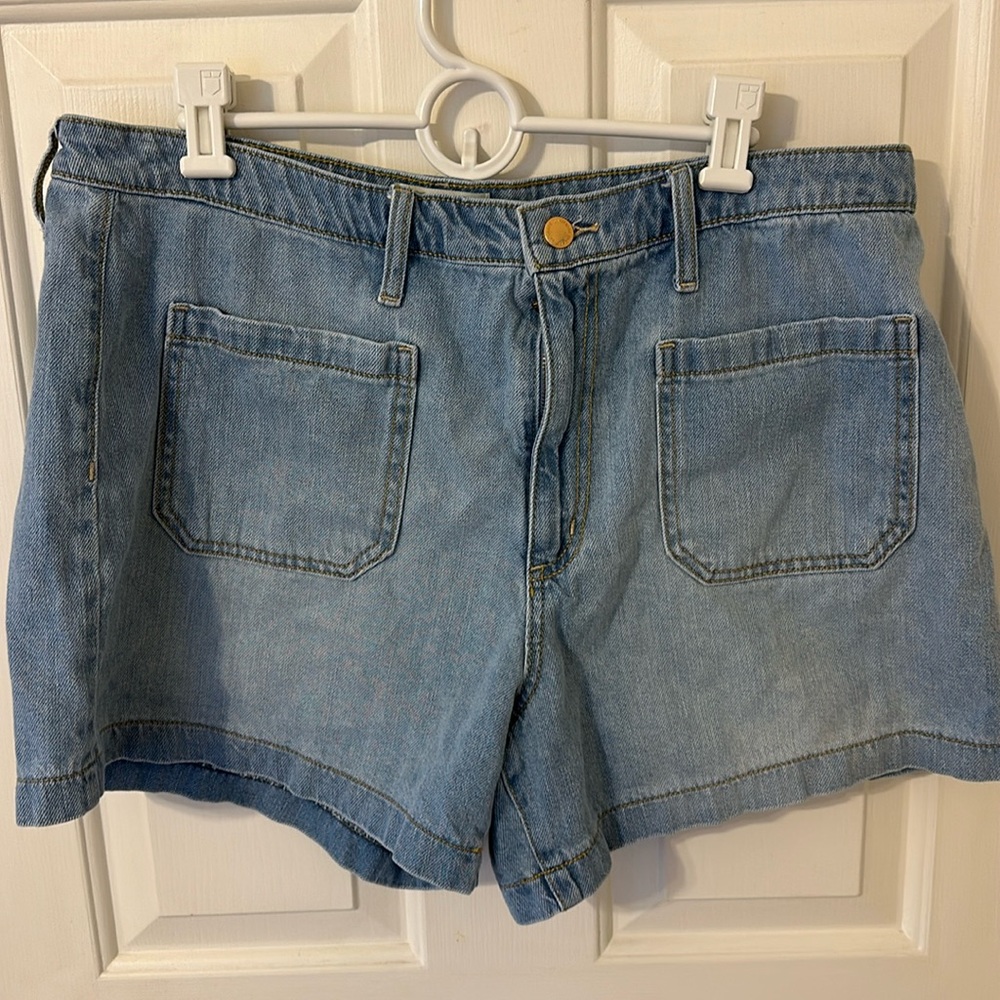 High wasted shorts